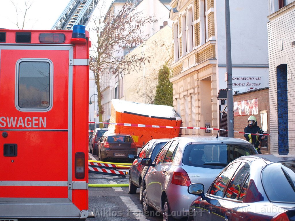 Einsatz Feuerwehr SEK Polizei Koeln Nippes Merheimerstr P027.JPG